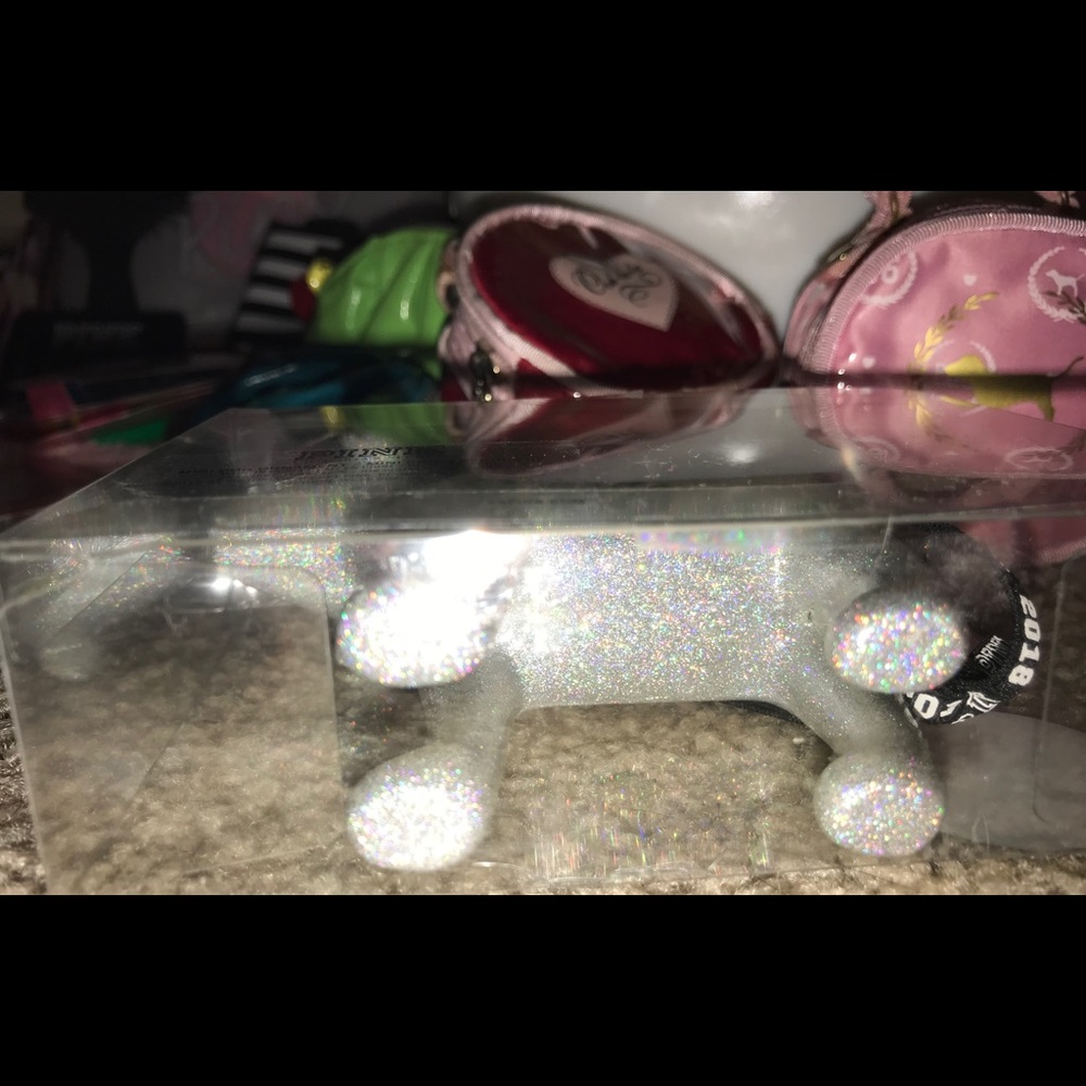 💕NEW Pink VS mini silver 2018 glitter dog ornament💕 - Picture 7 of 8